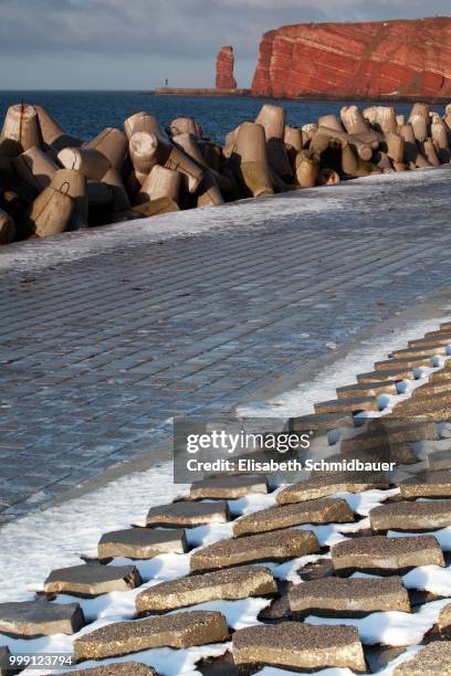 lange anna, red sandstone rock formation, helgoland, schleswig-holstein, germany - escarpment 個照片及圖片檔