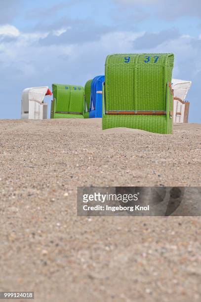 canopied beach chairs on the north sea coast, wyk auf foehr, schleswig-holstein, germany - foehr island photos et images de collection