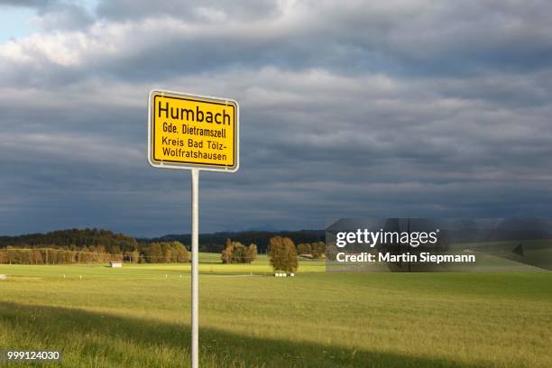 town sign of humbach, dietramszell municipality, district of bad toelz-wolfratshausen, upper bavaria, bavaria, germany, publicground - dietramszell bildbanksfoton och bilder
