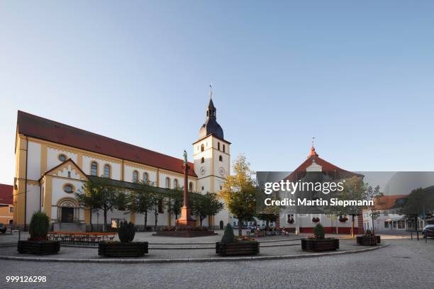 st. james parish church or church of st. jakob, marktplatz square, mitterteich, upper palatinate, bavaria, germany, publicground - marktplatz stockfoto's en -beelden