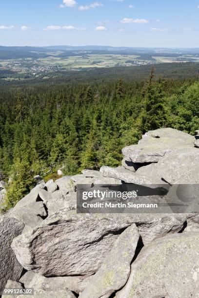 rock formation, koesseine massif, fichtelgebirge mountain range, upper franconia, franconia, bavaria, germany, publicground - upper franconia - fotografias e filmes do acervo