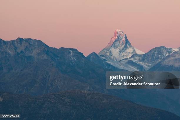 the matterhorn, 4478m, shortly before sunrise, seen from moosfluh, canton of valais, switzerland, publicground - valais canton photos et images de collection