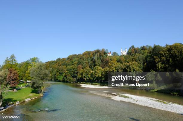 isar river near bad toelz with leonard chapel and the church of the holy cross, calvary hill, bad toelz, upper bavaria, bavaria, germany, publicground - chapel of the holy cross ストックフォトと画像