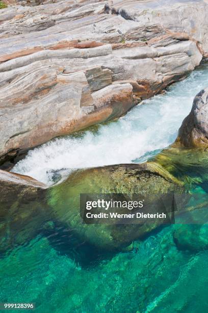 course of the verzasca river near lavertezzo, valle verzasca valley, ticino, switzerland - tocino stock-fotos und bilder