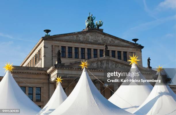 tops of the tents of the berlin christmas market in front of the konzerthaus berlin concert hall on gendarmenmarkt square, berlin, germany - gendarmenmarkt stock pictures, royalty-free photos & images
