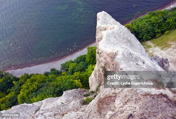 chalk cliffs, view from the viewing platform on the victoria sicht, jasmund national park, ruegen island, mecklenburg-western pomerania, germany - rügen island chalk cliffs stock-fotos und bilder