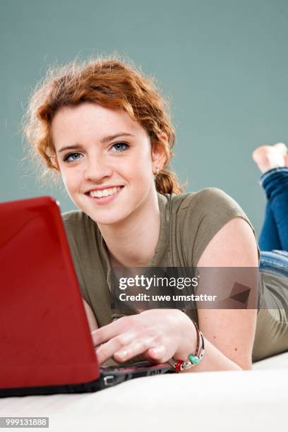 smiling girl using a laptop - government to take control of troubled birmingham prison stockfoto's en -beelden