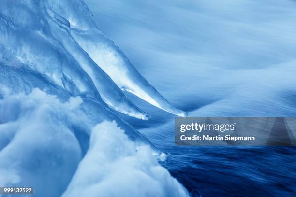 ice on the aufsess river, doos in wiesenttal valley, franconian switzerland, upper franconia, franconia, bavaria, germany - martin frost photos et images de collection