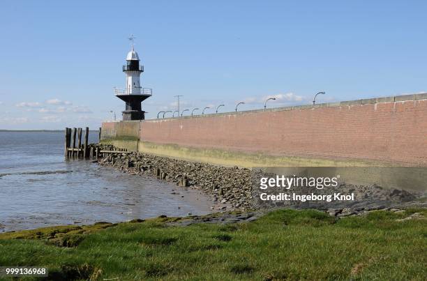 lighthouse in brunsbuettel, schleswig-holstein, germany - sleeswijk holstein stockfoto's en -beelden
