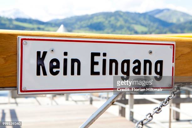 sign --kein eingang--, german for --no entry-- at a jetty at tegernsee lake, bavaria, germany - eingang foto e immagini stock
