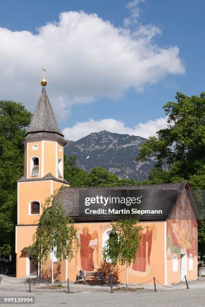 sebastianskirche, church of st. sebastian, partenkirchen, garmisch-partenkirchen, werdenfelser land region, upper bavaria, bavaria, germany, publicground - werdenfelser land stock pictures, royalty-free photos & images