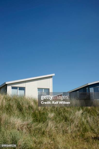 summer cottages, several coloured wooden houses in the dunes, hoernum, sylt, schleswig-holstein, germany - nordfriesische inseln stock pictures, royalty-free photos & images