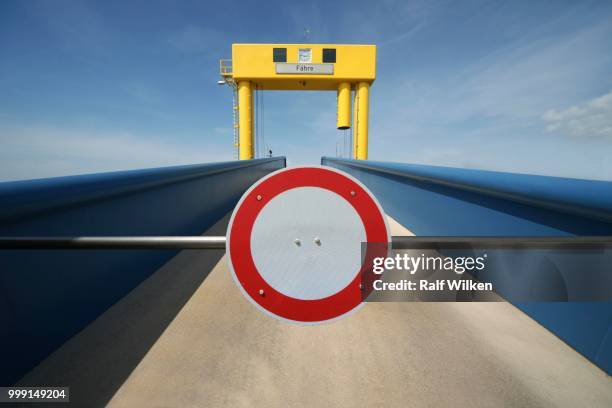 ferry dock, stucklahnungshoern, halbinsel nordstrand, north frisia, schleswig-holstein, germany - north frisia stock pictures, royalty-free photos & images