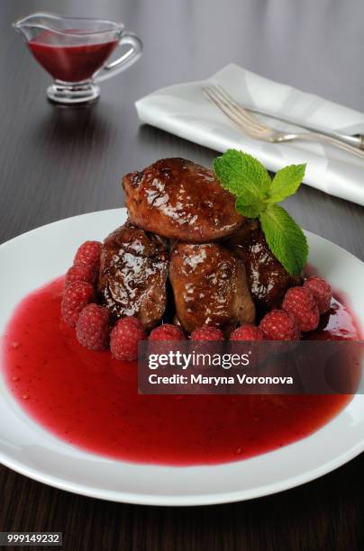 chicken liver with raspberry sauce - raspberry sauce stock pictures, royalty-free photos & images