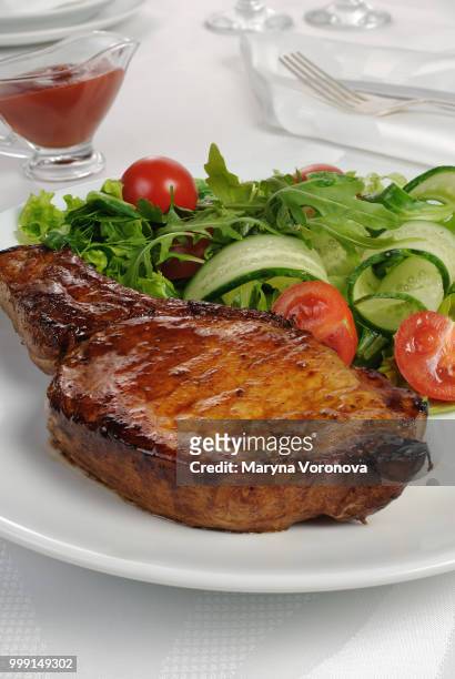 grilled steak with vegetables on bone - side salad fotografías e imágenes de stock