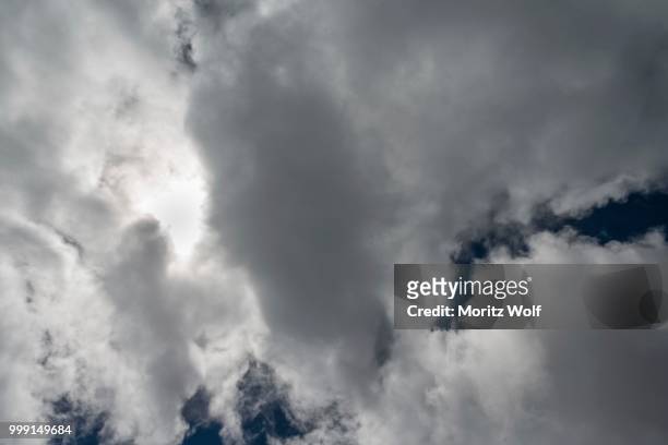 clouds against a dark sky - moritz stock-fotos und bilder