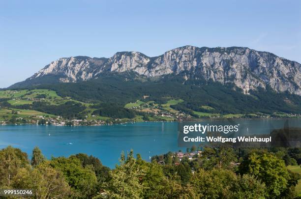 hoellengebirge mountains, lake attersee, looking towards steinbach am attersee, salzkammergut, upper austria, austria - attersee stock pictures, royalty-free photos & images