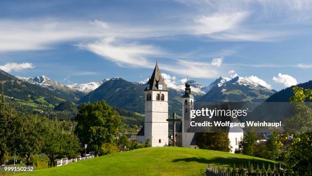 townscape in front of kitzbuehel alps, parish church of st. andrew and church of our lady, kitzbuehel, tyrol, austria - north tirol stock pictures, royalty-free photos & images