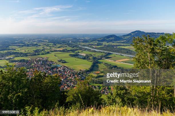 view from petersberg onto flintsbach am inn, upper bavaria, bavaria, germany - inn stockfoto's en -beelden