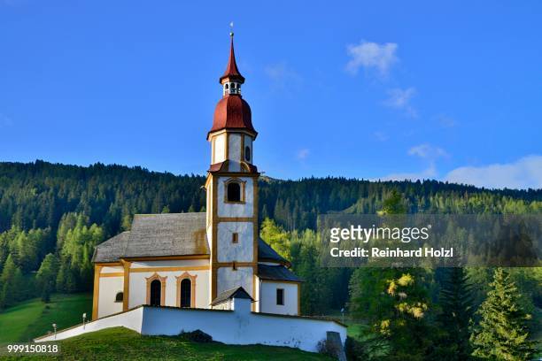 baroque parish church of st. nicholas, obernberg am brenner, tyrol, austria - st nicholas church stock-fotos und bilder