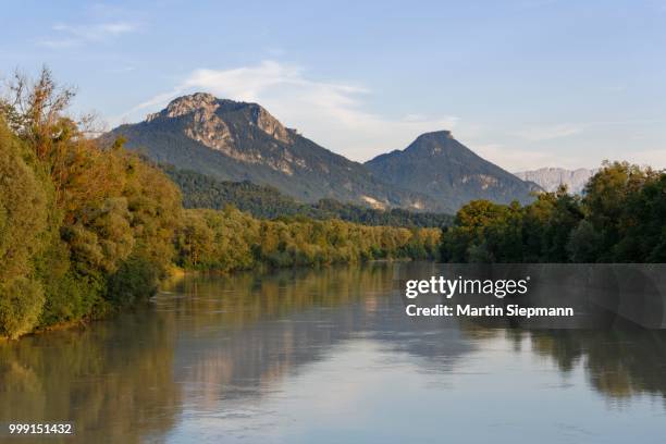 inn river at neubeuern with wasserwand and kranzhorn mountains, chiemgau, upper bavaria, bavaria, germany - inn stockfoto's en -beelden