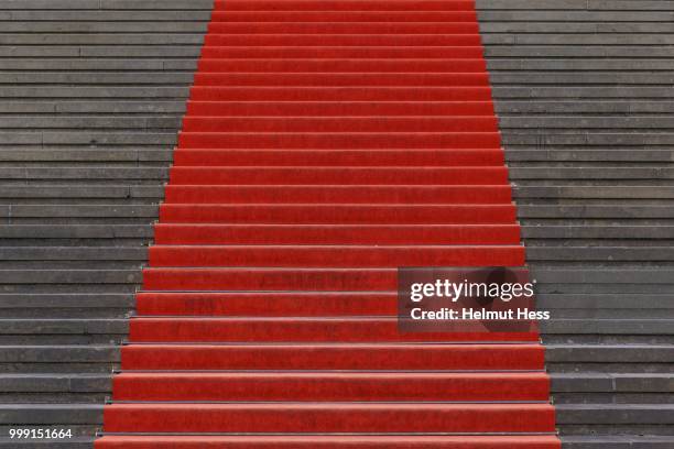 red carpet on the steps of the konzerthaus berlin concert hall, berlin, germany - konzerthaus berlin fotografías e imágenes de stock