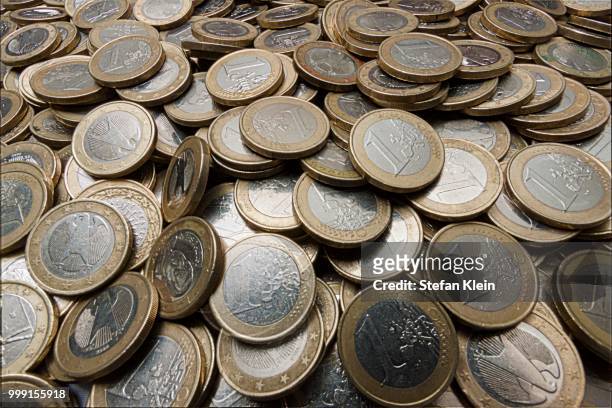 a heap of euro coins, germany - klein foto e immagini stock
