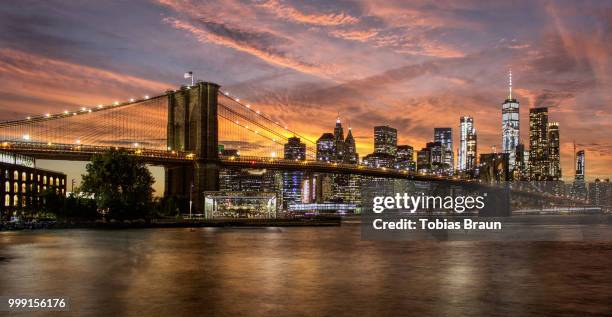 the day meets the night at brooklyn bridge - braun stock pictures, royalty-free photos & images