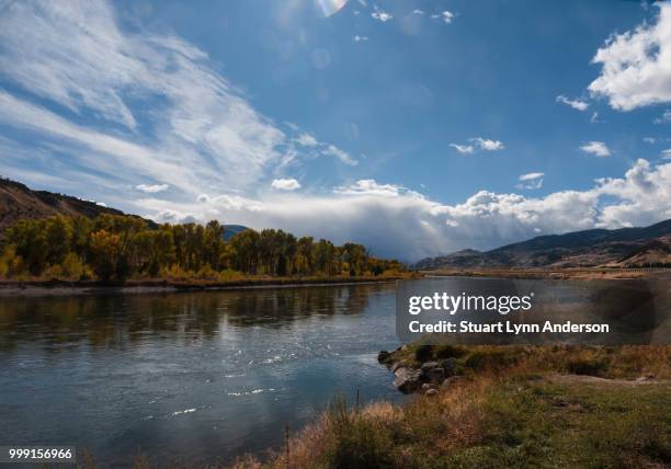 all quite on the yellowstone - quitte foto e immagini stock