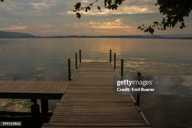 sonnenuntergang zugersee - sonnenuntergang stockfoto's en -beelden