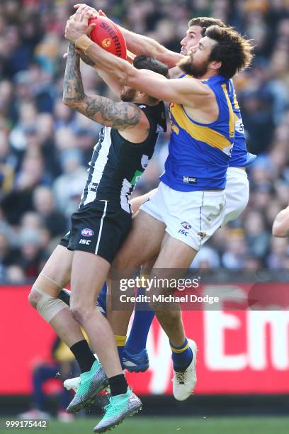 Josh Kennedy of the Eagles marks the ball against Jeremy Howe of the Magpies during the round 17 AFL match between the Collingwood Magpies and the...