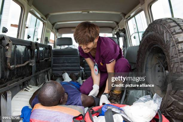 Nurse Yuki Asakura prepares a wounded patient for evacuation to Juba, in Bor, South Sudan, 18 July 2017. Photo: Stefanie Glinski/dpa