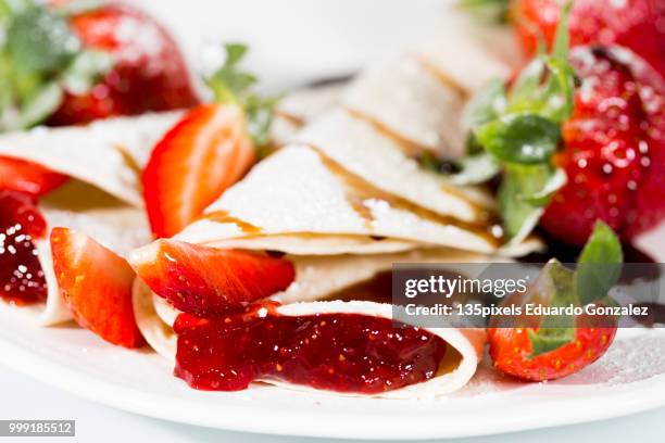 strawberry pancakes - flora gonzalez bildbanksfoton och bilder