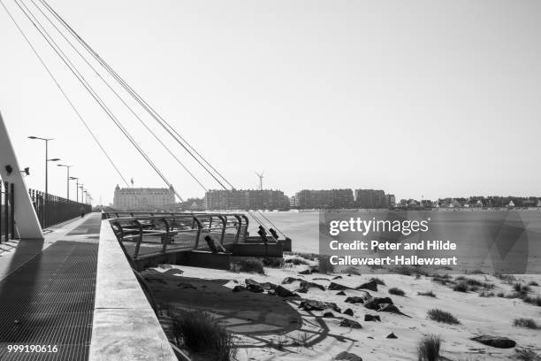 zeebrugge - perspective 4 - cable stayed bridge stock pictures, royalty-free photos & images