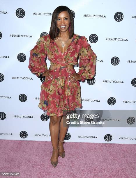 Elise Neal arrives at the Beautycon Festival LA 2018 at Los Angeles Convention Center on July 14, 2018 in Los Angeles, California.