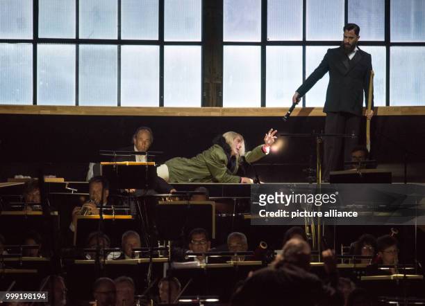 Dpatop - British singer Leigh Melrose as Golaud rehearsing with Canadian baritone Phillip Addis as Pelléas during the general rehearsal of the Claude...
