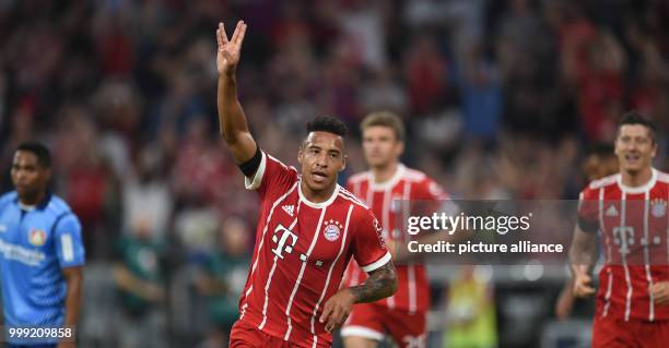 Dpatop - Muenchen's Corentin Tolisso celebrates his 2-0 goal during the German Bundesliga soccer match between Bayern Muenchen and Bayer Leverkusen...