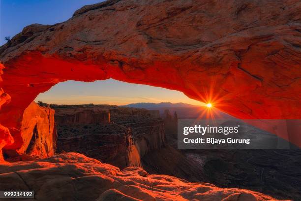 mesa arch - mesa arch stock-fotos und bilder