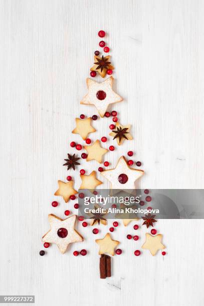 shape of christmas tree of traditional linzer cookies with red j - alina stock pictures, royalty-free photos & images