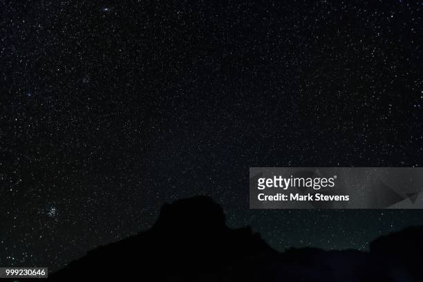 starry nights above casa grande peak - casa stock pictures, royalty-free photos & images