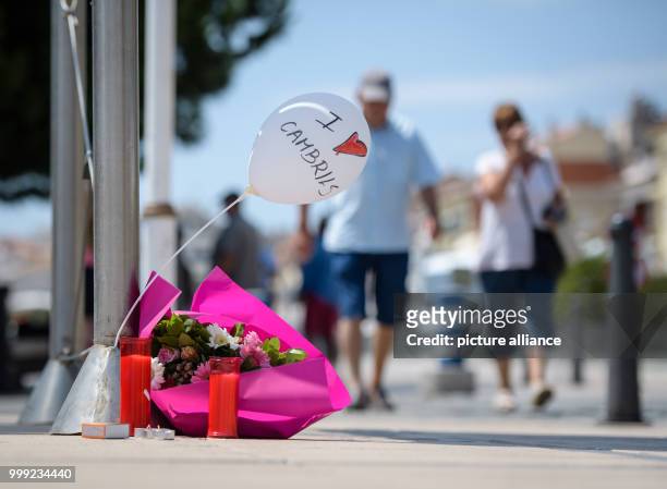 Ballon saying 'I love Cambrils' can be seen next to candles and flowers on the promenade of Cambrils, Spain, 19 August 2017. In the beach resort 100...