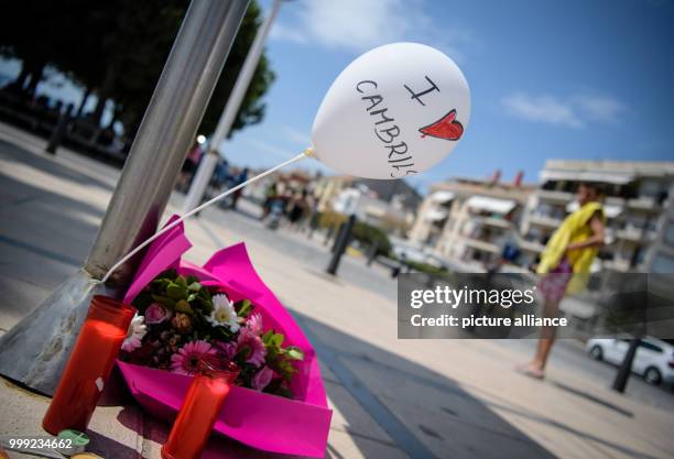 Ballon saying 'I love Cambrils' can be seen next to candles and flowers on the promenade of Cambrils, Spain, 19 August 2017. In the beach resort 100...