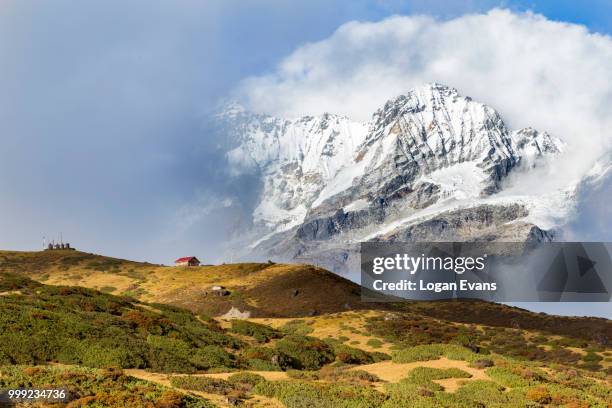 mt. tenzing khang from dzongri - logan stock-fotos und bilder