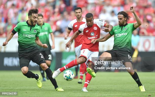 Robin Quaison of Mainz in action against Martin Harnik and Mete Kaan Demir of Hanover during the German Bundesliga soccer match between FSV Mainz 05...