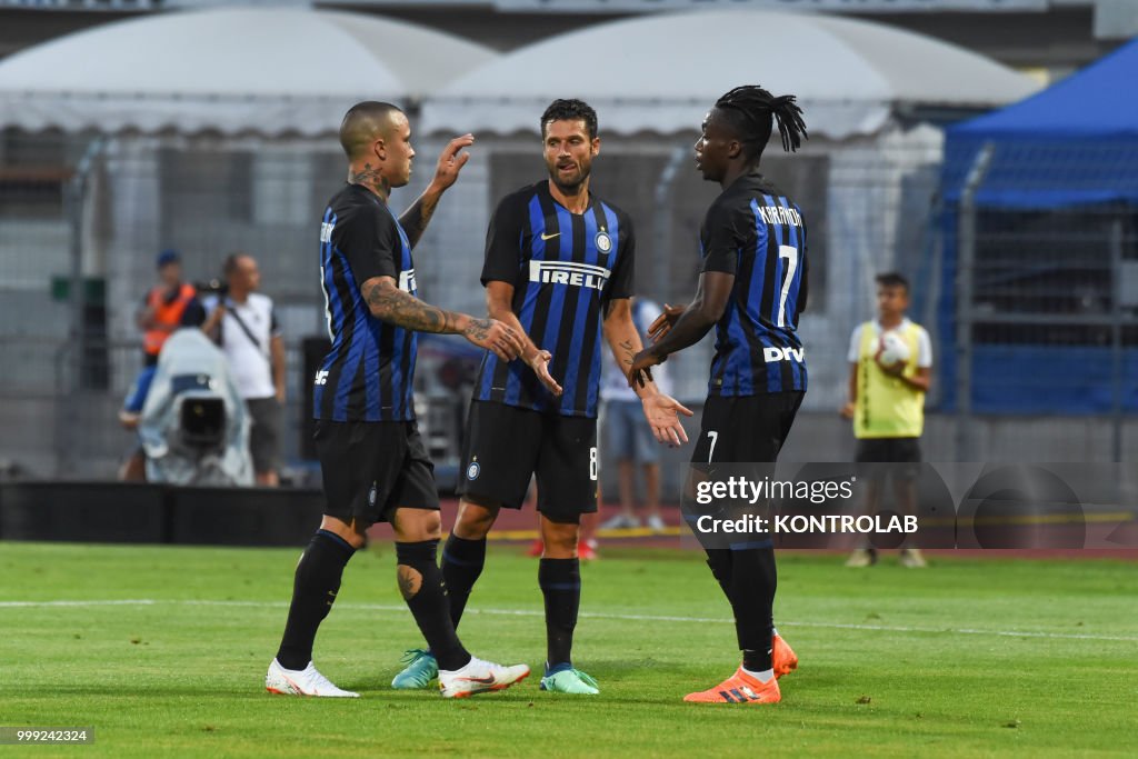 Inter players celebrate after the goal during match 110...