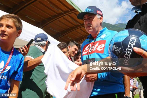 Napoli's Italian coach Carlo Ancelotti meets the fans during the pre-season praparation on July 13 2018 at Carciato pitch.