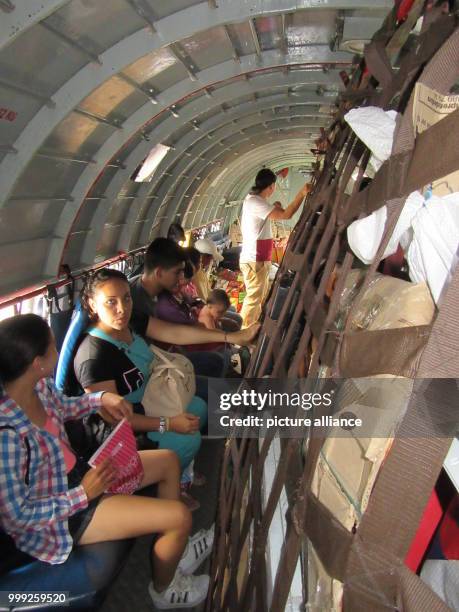 Passengers and freight on board an Air Colombia Douglas DC-3 built in 1942, in Villavicencio, Colombia, 16 March 2017. Photo: Bernd Kubisch/dpa