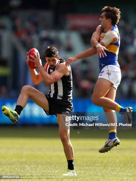 Scott Pendlebury of the Magpies and Andrew Gaff of the Eagles compete for the ball during the 2018 AFL round 17 match between the Collingwood Magpies...