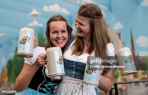 Isabelle and Sarah present the official Oktoberfest 2017 beer tankard at a press conference in Munich, Germany, 22 August 2017. The festival opens on...