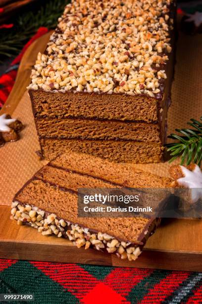 chocolate-cherry gingerbread pie - chocolate pie stockfoto's en -beelden